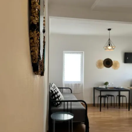 Xl & Xl Apartment